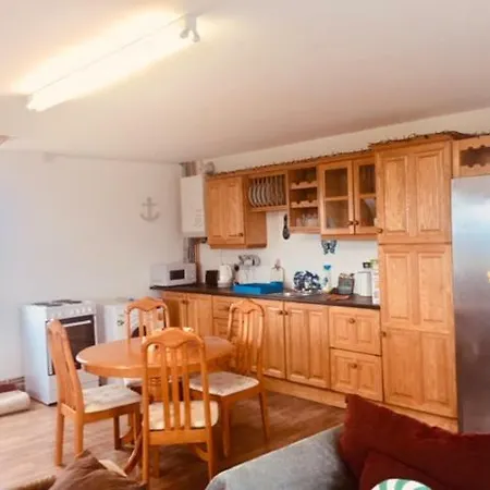 Teach Beag Cois Tra *