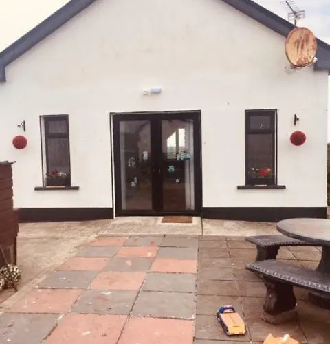 Teach Beag Cois Tra *